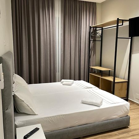 Hotel Rai Sarande Bagian luar foto