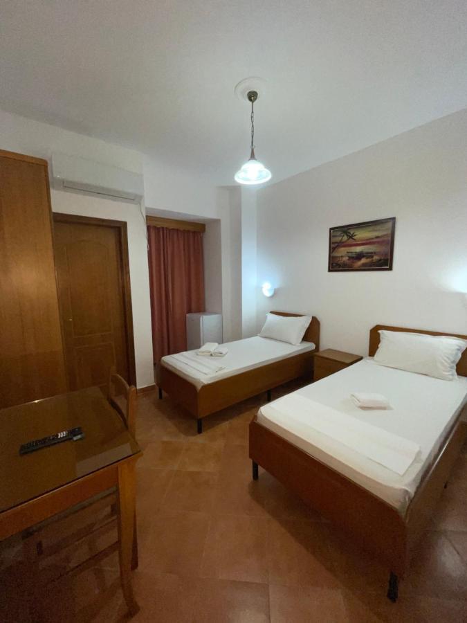 Hotel Rai Sarande Bagian luar foto
