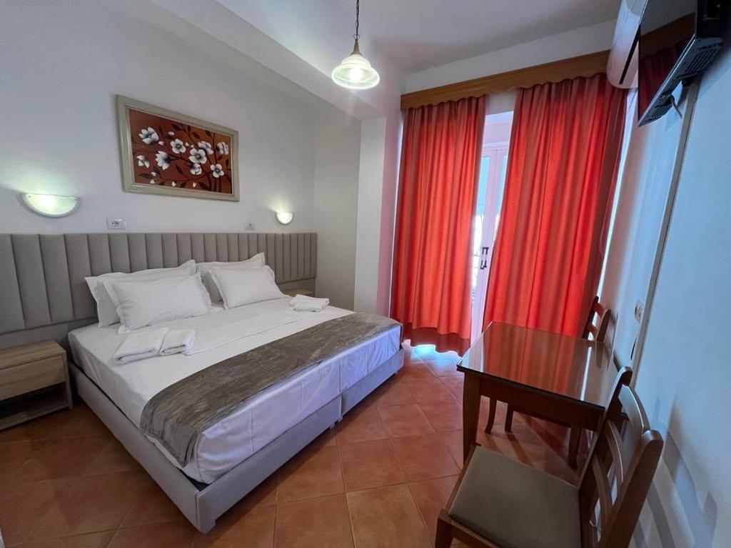 Hotel Rai Sarande Bagian luar foto