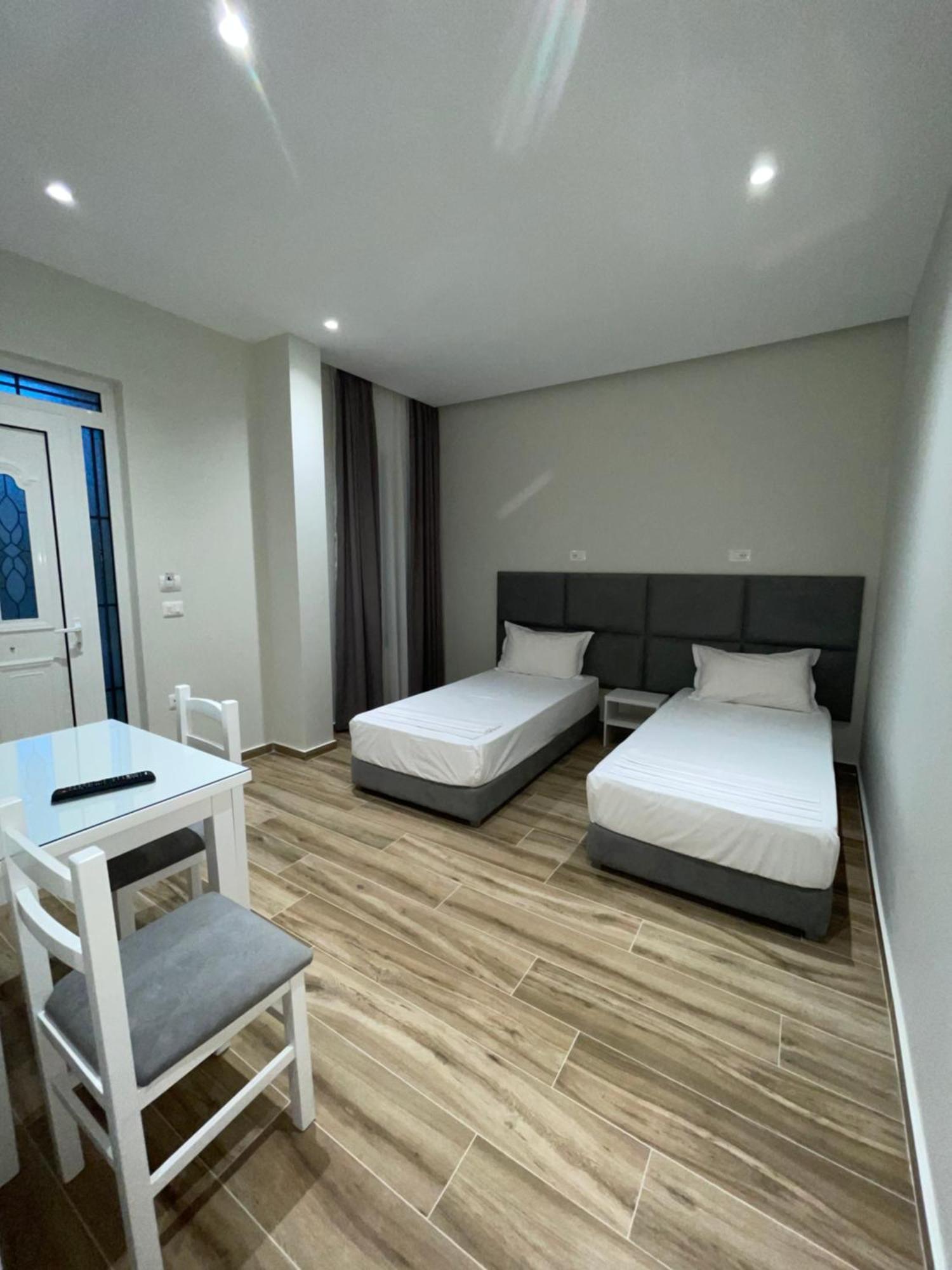 Hotel Rai Sarande Bagian luar foto