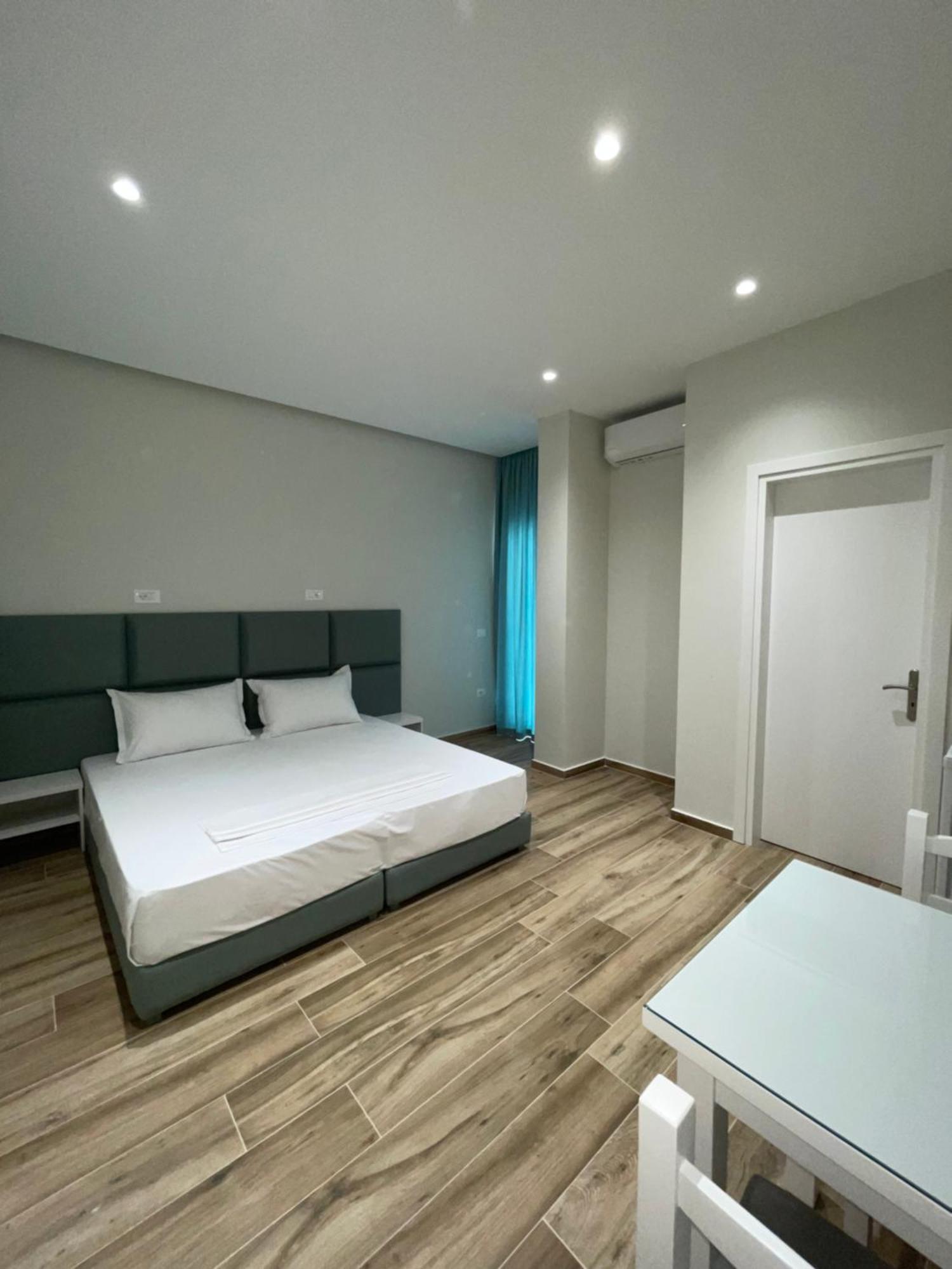 Hotel Rai Sarande Bagian luar foto