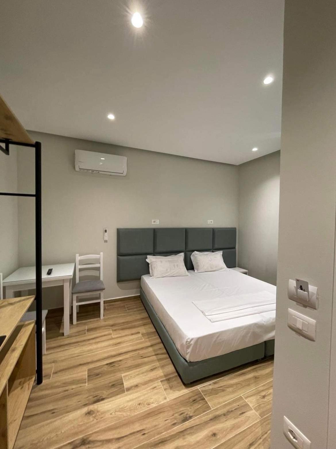 Hotel Rai Sarande Bagian luar foto