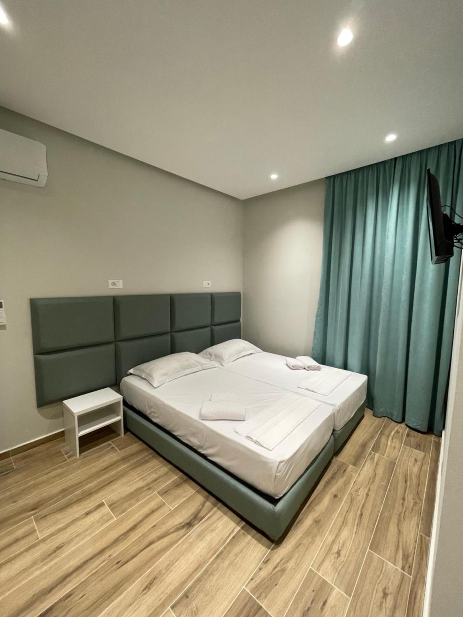 Hotel Rai Sarande Bagian luar foto