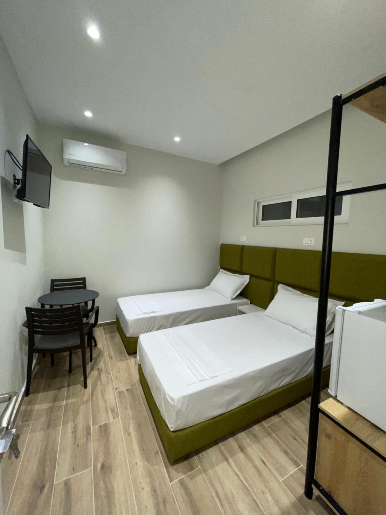 Hotel Rai Sarande Bagian luar foto