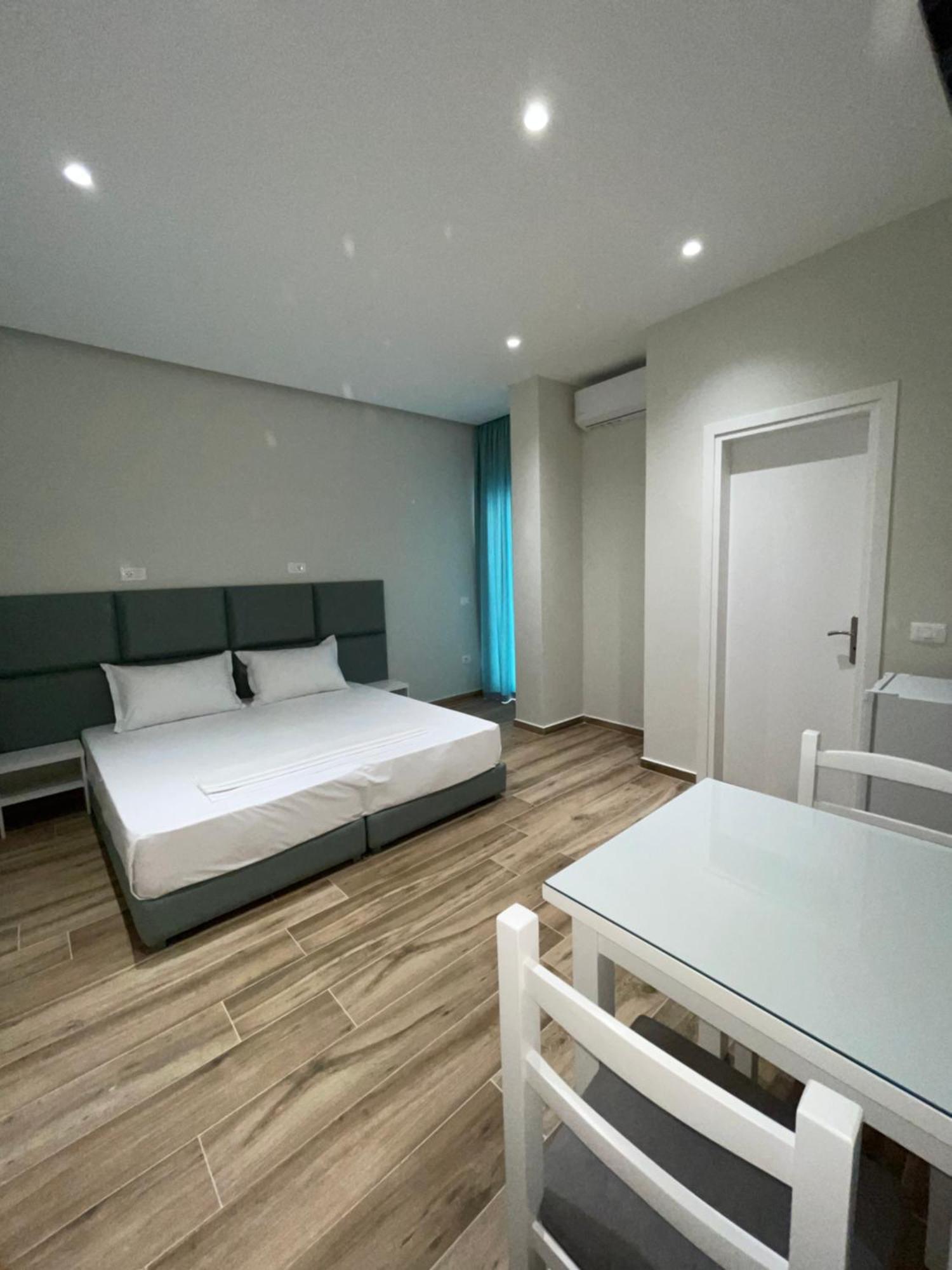Hotel Rai Sarande Bagian luar foto