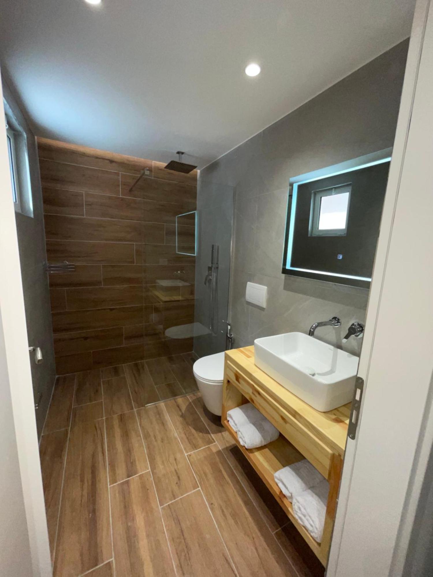 Hotel Rai Sarande Bagian luar foto