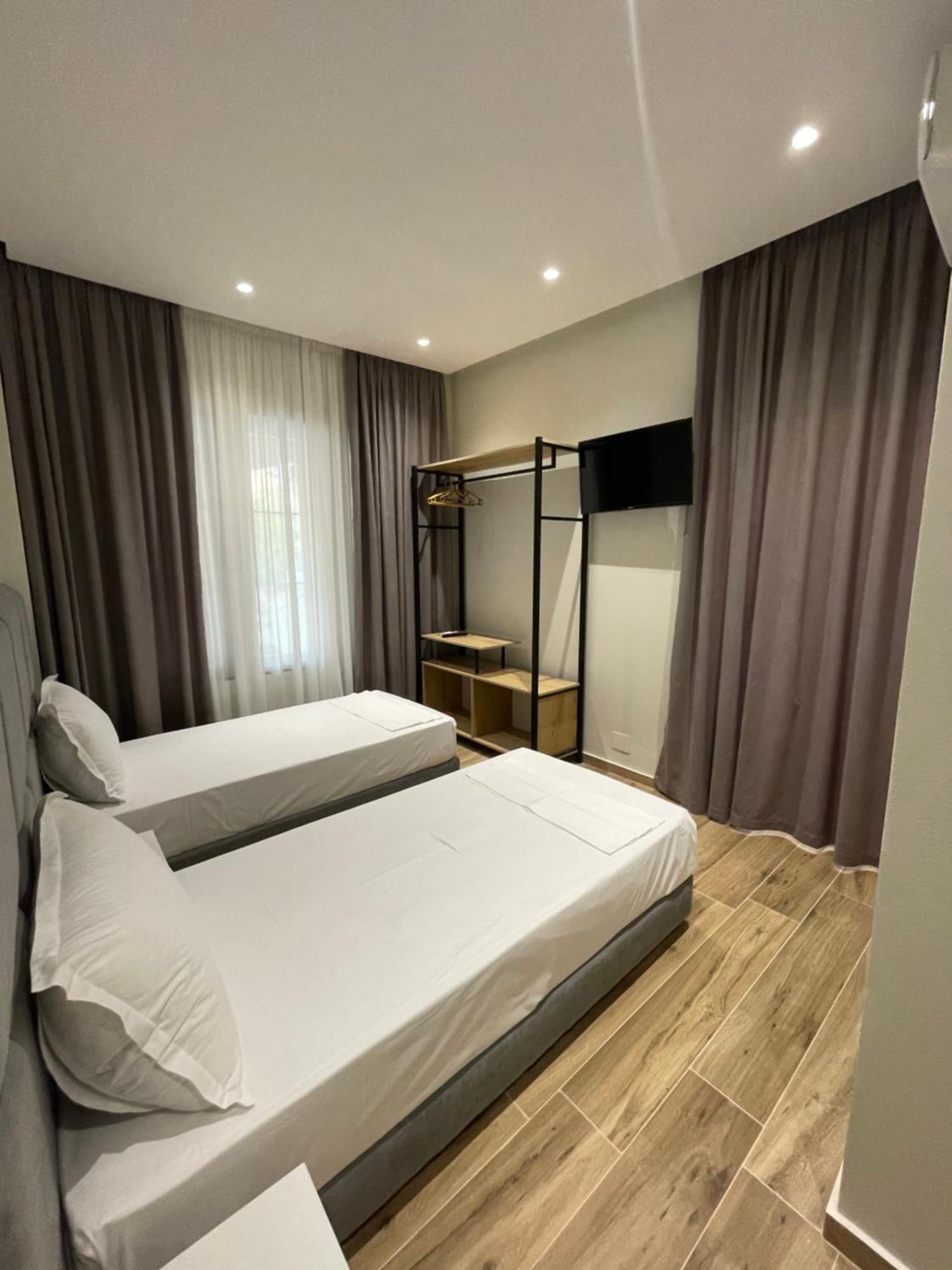 Hotel Rai Sarande Bagian luar foto