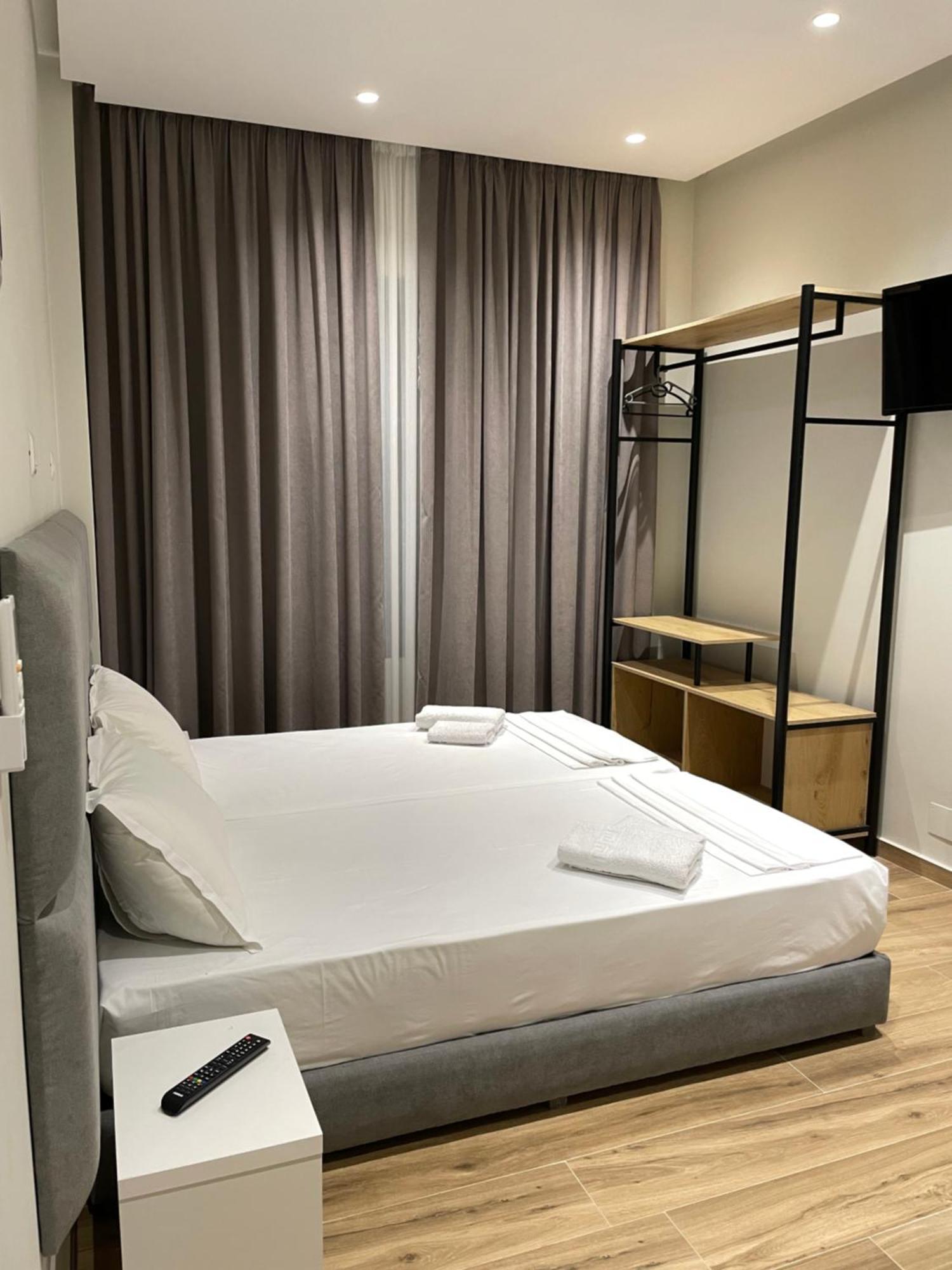 Hotel Rai Sarande Bagian luar foto