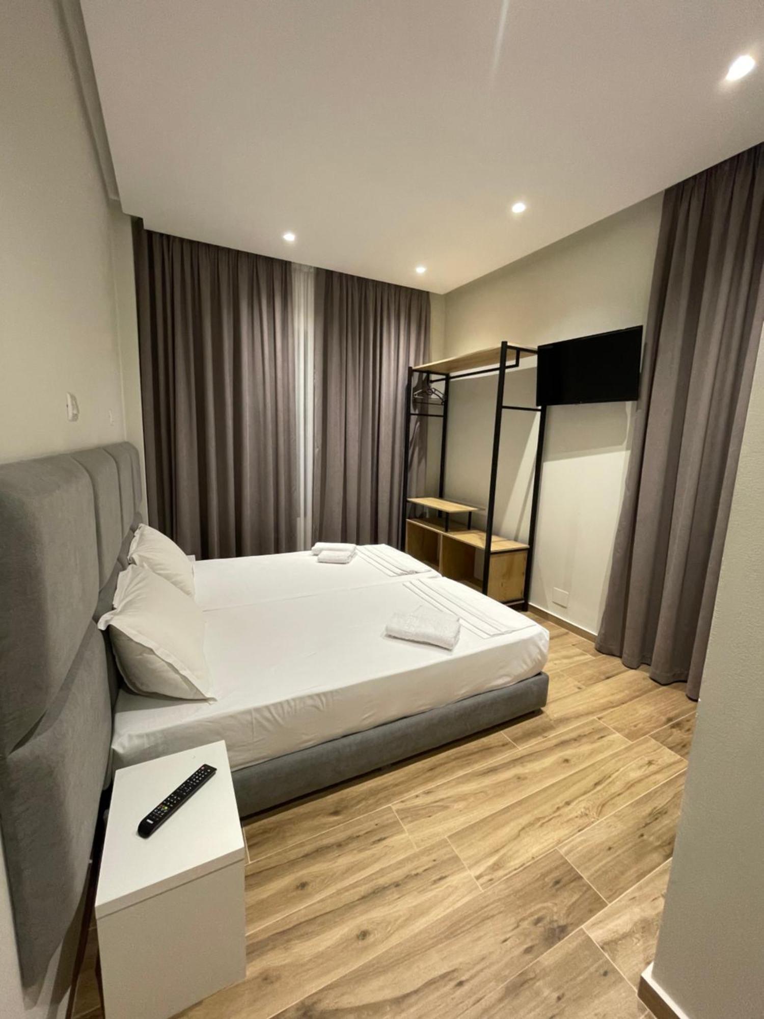 Hotel Rai Sarande Bagian luar foto