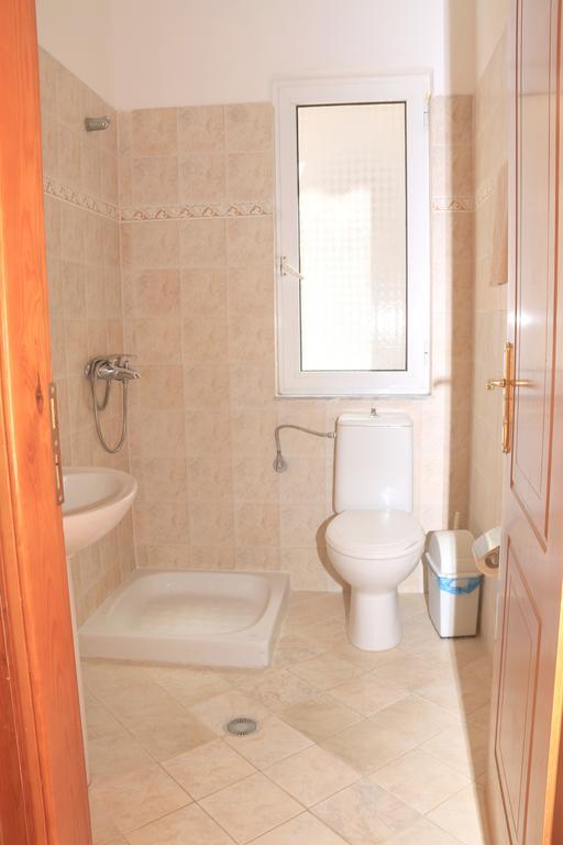 Hotel Rai Sarande Bagian luar foto